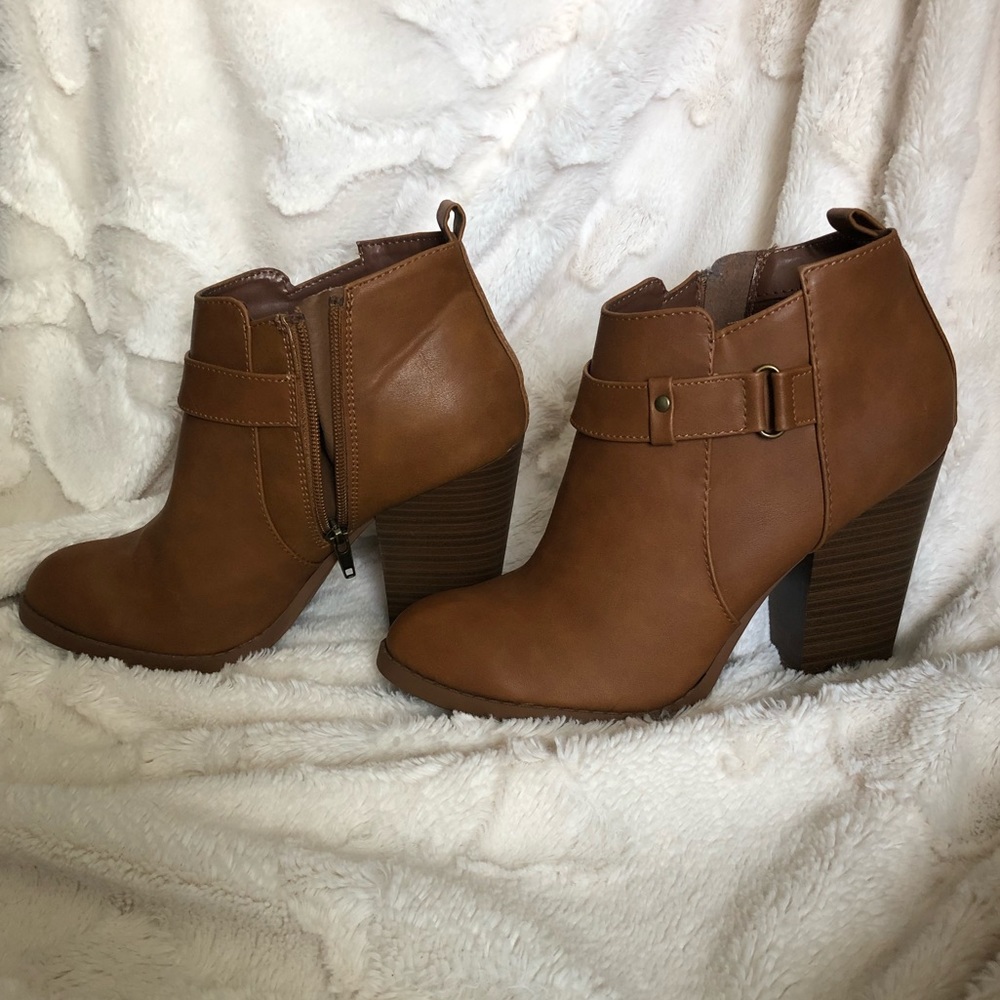 Tan bootie.